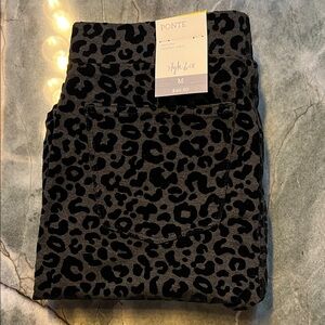 Style & Co  Deep Gray Leopard Print Leggings Size M NWT